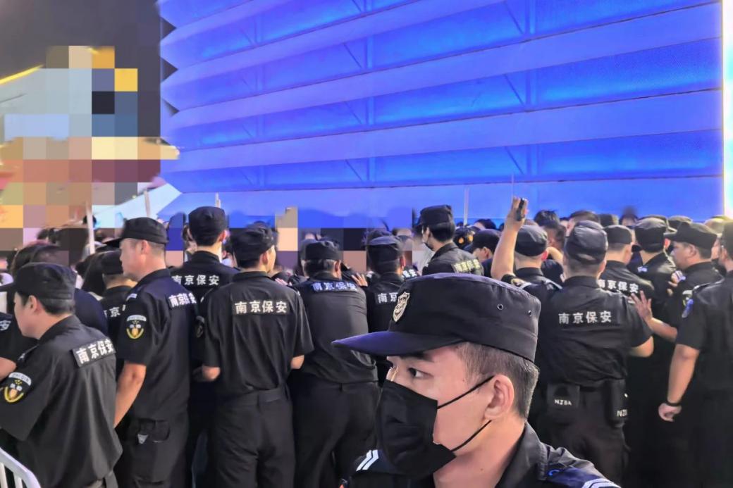 C:/Users/Administrator/Desktop/臺風(fēng)“貝碧嘉”來襲，南京保安積極應(yīng)對，“守”護(hù)萬家團(tuán)圓！/12.jpg12