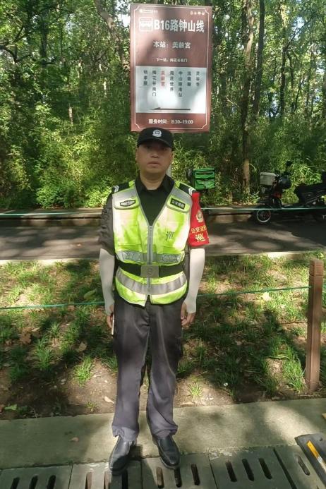 C:/Users/Administrator/Desktop/臺風(fēng)“貝碧嘉”來襲，南京保安積極應(yīng)對，“守”護(hù)萬家團(tuán)圓！/1.jpg1