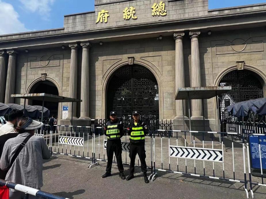 C:/Users/Administrator/Desktop/臺風(fēng)“貝碧嘉”來襲，南京保安積極應(yīng)對，“守”護(hù)萬家團(tuán)圓！/7.jpg7