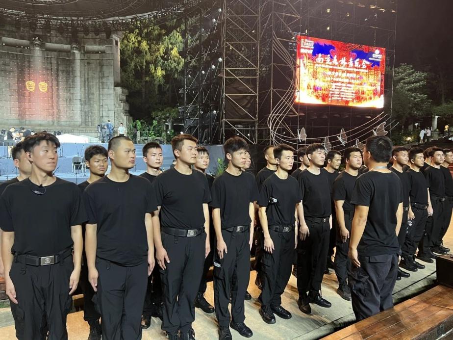 C:/Users/Administrator/Desktop/臺風(fēng)“貝碧嘉”來襲，南京保安積極應(yīng)對，“守”護(hù)萬家團(tuán)圓！/10.jpg10